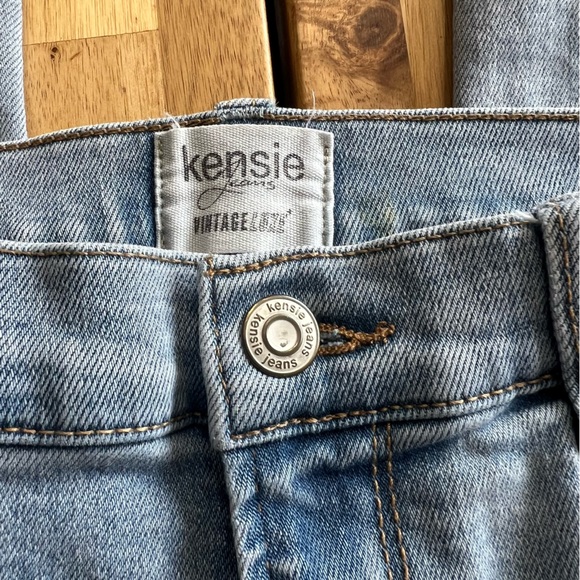 Kensie Jeans Light Wash Distressed Raw Hem Size 10/30 - Picture 2 of 8